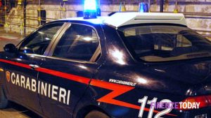 Cerca di rubare una moto, poi danneggia la stazione dei carabinieri