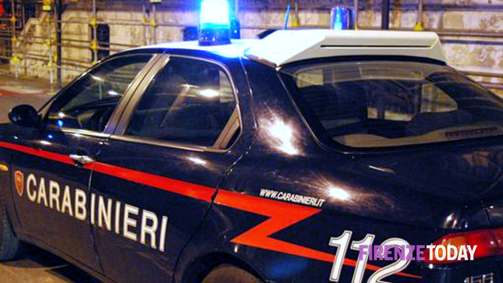 Cerca di rubare una moto, poi danneggia la stazione dei carabinieri