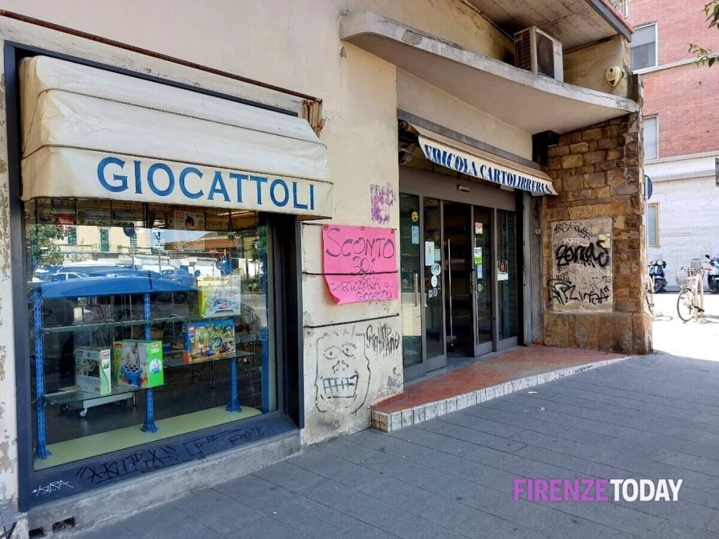 Chiude un'altra attività storica: "Forse apre un 'kebabbaro'" / FOTO
