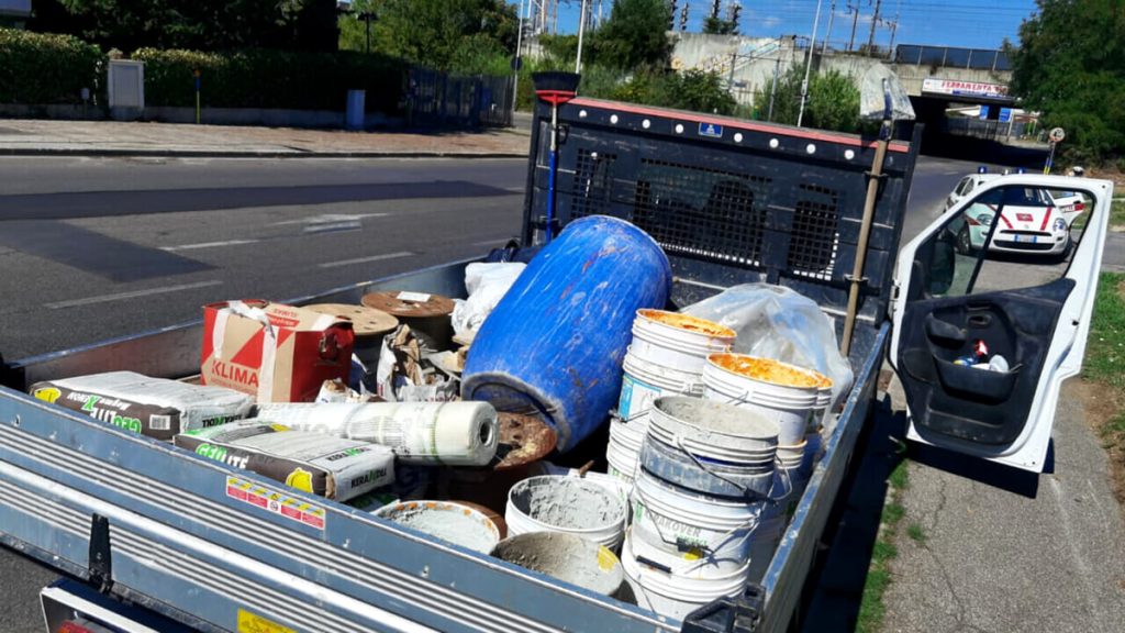 Scappa in autostrada per sfuggire ai controlli, multato