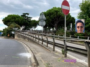Perde il controllo della moto e sbatte contro il guardrail, muore centauro di 28 anni