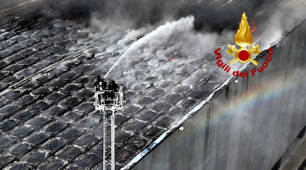 Cos'era la grande nube nera sulla città / FOTO - VIDEO