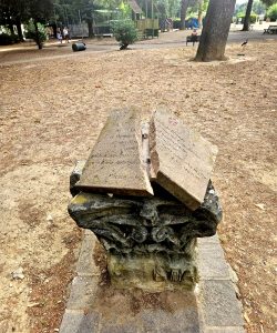Memoria vandalizzata: spaccata la lapide dedicata ad Antonino Caponnetto