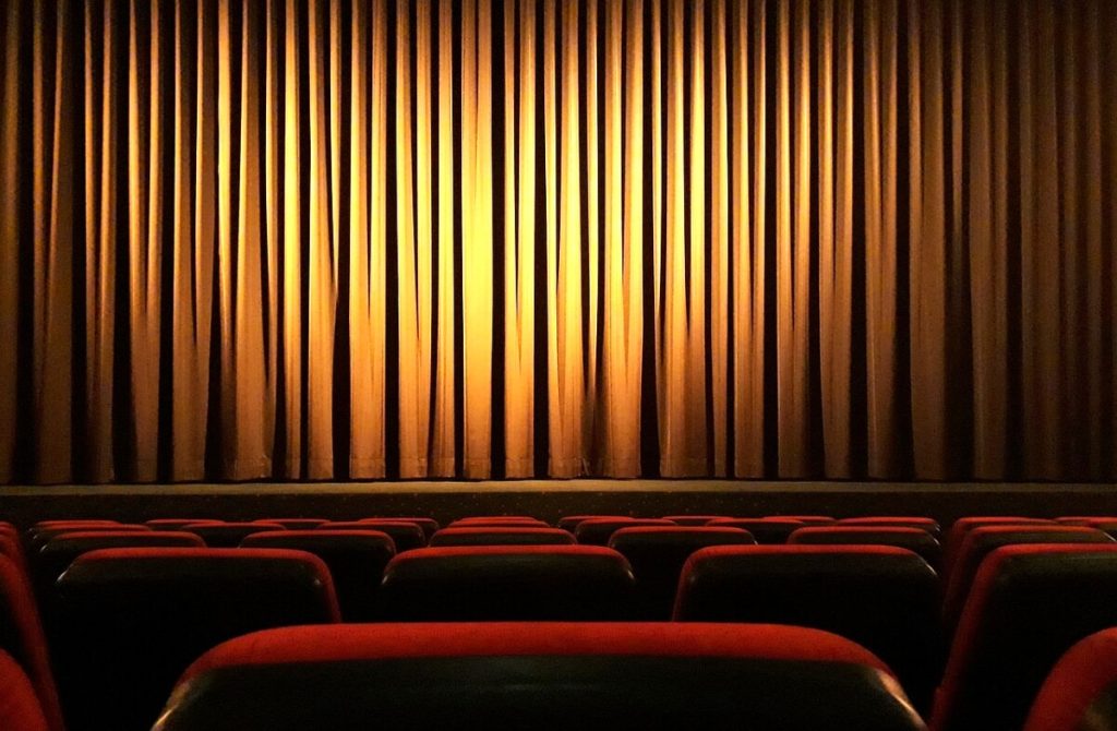 Psicologia e social: mondo dello spettacolo e spettacolarizzazione della vita  Podcast