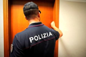 Furti in casa: sorpreso con delle fascette ‘segna porta’