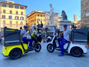 Nuove divise per i postini fiorentini / FOTO
