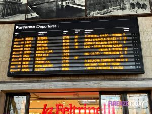 Treni, guasto sulla linea: raffica di ritardi