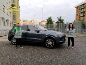 Il testamento della fidanzata era falso: sequestro da 1,5 milioni euro al compagno e alla nuova fiamma  FOTO