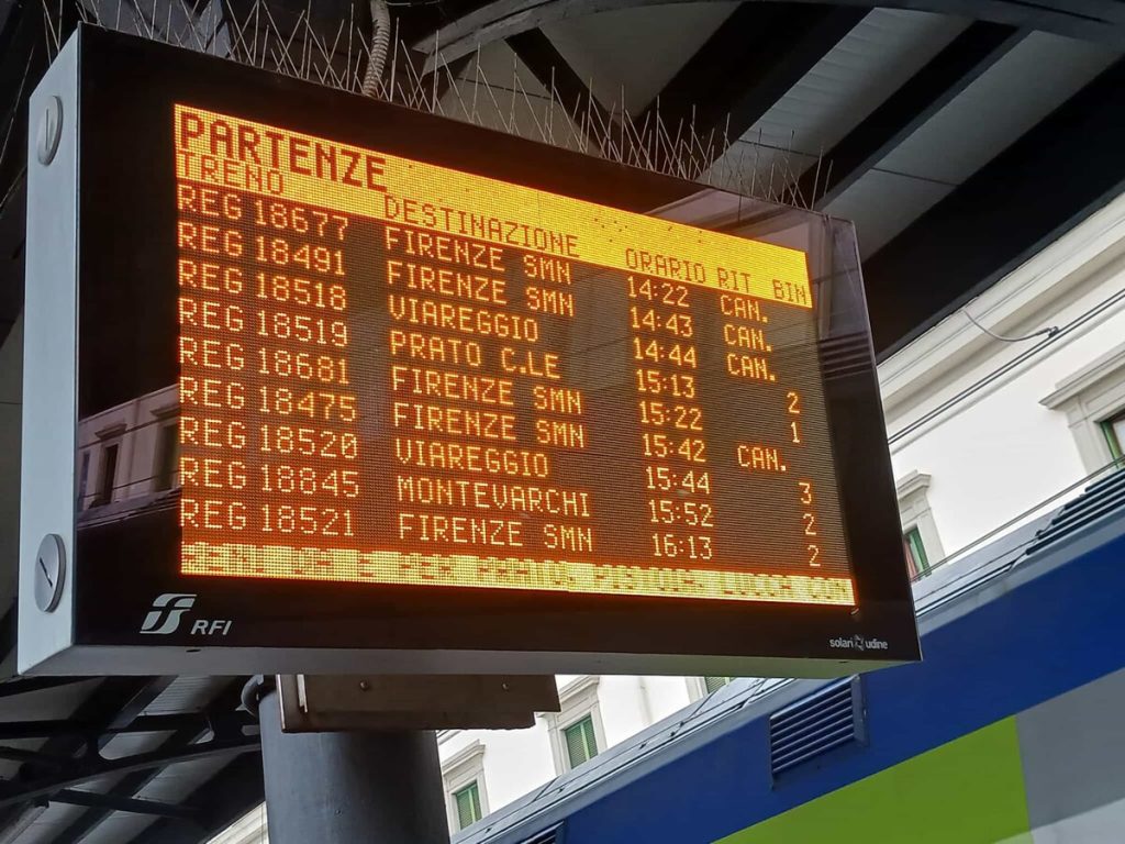 Treni, ancora estranei sui binari e nuove cancellazioni