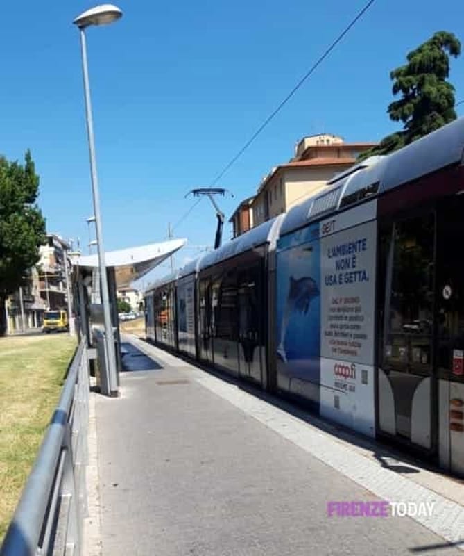 Tramvia, la Lega torna all’attacco: “Via posti auto e alberi. I residenti non la vogliono, ma il Comune evita il dialogo”