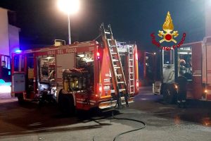 A fuoco un altro appartamento, tre persone in ospedale