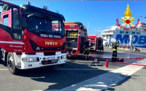Fiamme sul traghetto per l’Elba, evacuazione per 300 persone