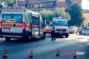 Travolta coppia di ragazzi in monopattino, gravi in ospedale / FOTO