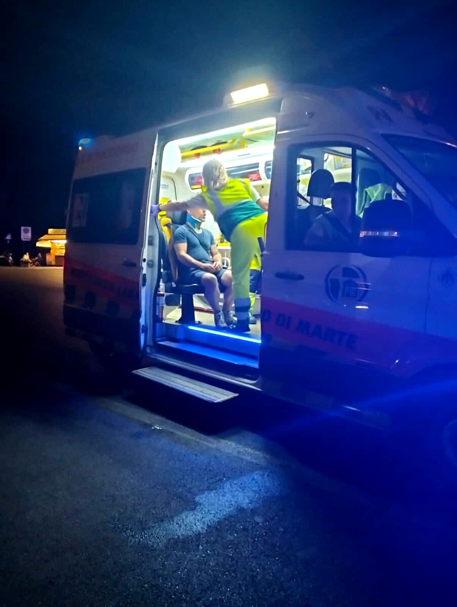 Lite in strada per i clienti con un Ncc: tassista in ospedale