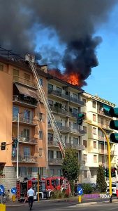 Incendio in un attico su Lungarno Colombo  FOTO
