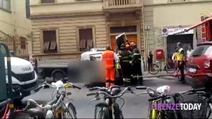 Auto si ribalta in Via Masaccio