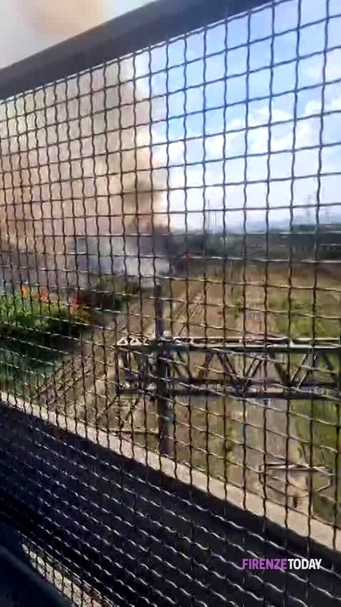 Treni: incendio sulla linea tra Firenze e Livorno VIDEO