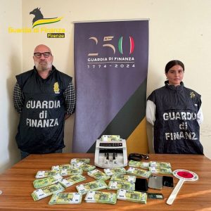 Dal Piemonte per comprare orologi di lusso, ma i soldi erano falsi