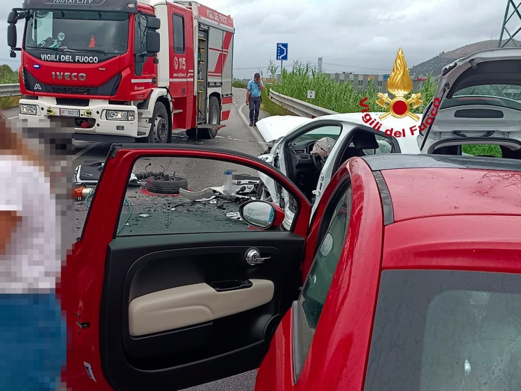 Maxi incidente: coinvolte cinque auto