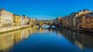 Mercato immobiliare: il lusso rende, si vende in fretta