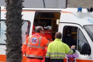 Gravissimo incidente stradale: moto contro camion, morto centauro