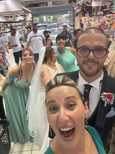 Daniele e Lisa, dopo il sì in chiesa la spesa alla Coop / FOTO