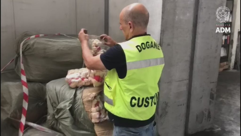 Giocattoli pericolosi provenienti dalla Cina: sequestrati 4.000 peluche VIDEO
