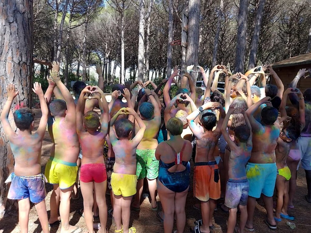 La storia di 181 bambini e ragazzi andati per la prima volta in vacanza grazie alla solidarietà