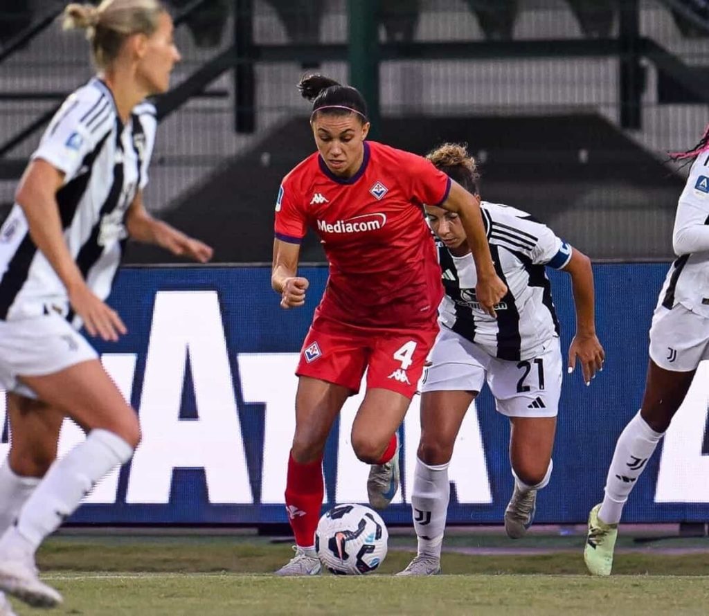 Serie A Femminile, la Fiorentina perde l'imbattibilità e la testa della classifica: a Torino vince la Juve 4-0