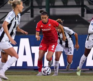 Serie A Femminile, la Fiorentina perde l'imbattibilità e la testa della classifica: a Torino vince la Juve 4-0