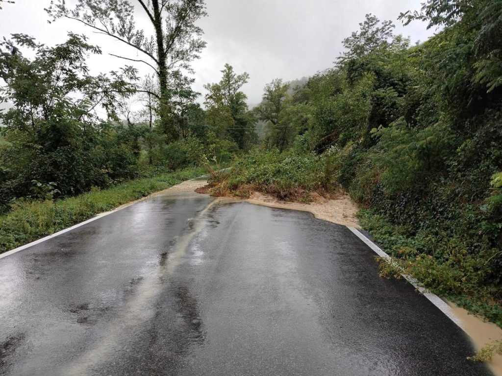 Nubifragio a Firenzuola, caduti 170 millimetri d'acqua in 24 ore: frane e strade chiuse