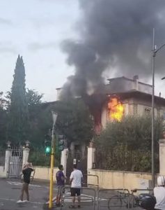 Appartamento in fiamme in viale Michelangelo