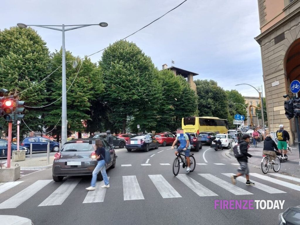 Traffico, cantieri e scuole: come è andato il giorno della prima campanella / FOTO