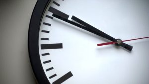 Ora solare 2024: quando spostare le lancette (e ache punto siamo sull'abolizione)