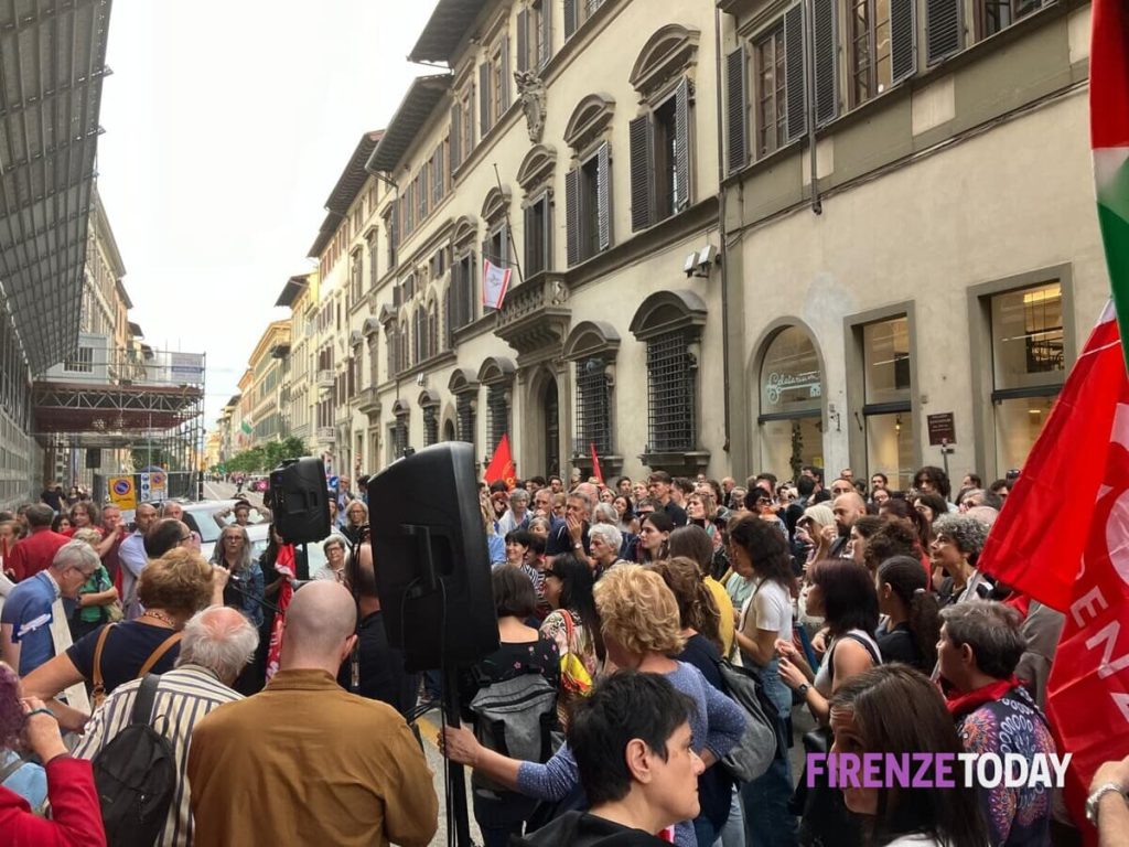 A Firenze la protesta contro il Ddl Sicurezza: “Un provvedimento intimidatorio” / FOTO - VIDEO