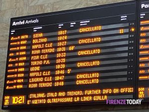 Numerosi treni cancellati a Santa Maria Novella: turisti in coda per riprogrammare il viaggio