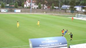 Calcio dilettanti, clamoroso episodio: l'allenatore entra in campo e ferma il contropiede avversario / VIDEO