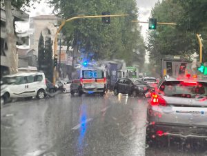 Incidenti e auto in panne, traffico in tilt in mezza città