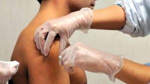 Influenza e Covid: riparte la campagna per la vaccinazione, appello della Regione ai cittadini