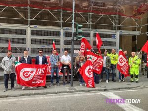 Prevenzione antincendio, la protesta dei lavoratori Gsa: “Basta stipendi da 6 euro l’ora”