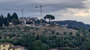 Maxi villa con vigneto in zona di pregio, il caso finisce in procura