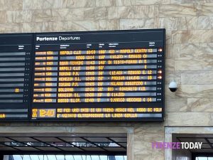 Deragliamento treno a Milano e guasto: ritardi a Firenze  