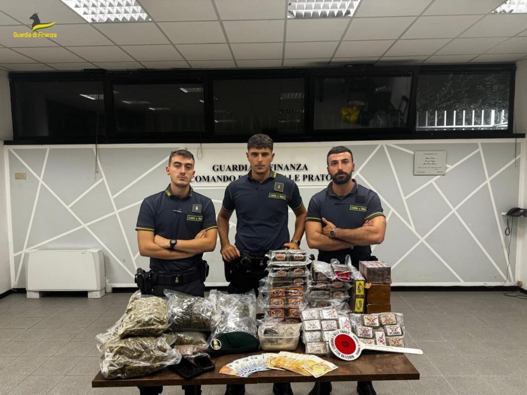 Fa una manovra azzardata con l’auto e gli trovano 38 chili di droga