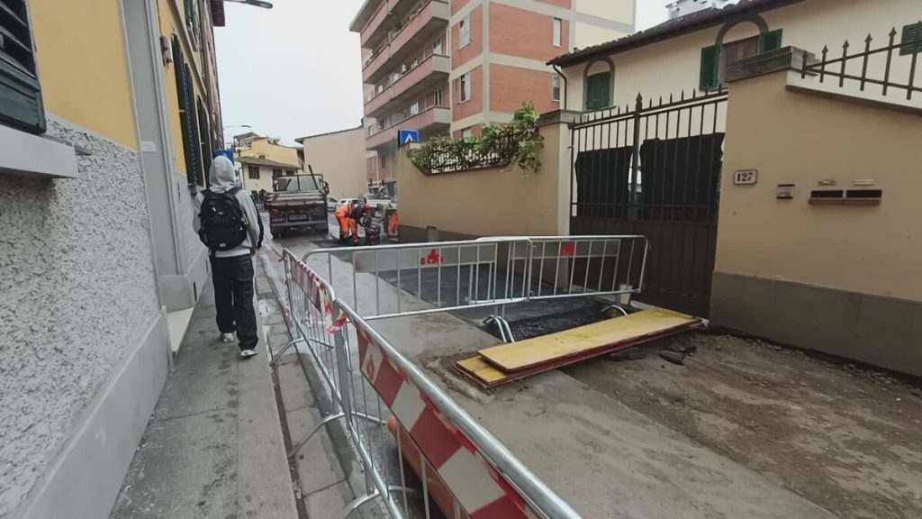 Caos Careggi, proseguono i lavori di via delle Panche. Giorgio: “Termineranno dieci giorni in anticipo” VIDEO