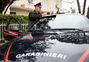 Campi Bisenzio: va in escandescenza dopo essere entrato nel giardino di casa 