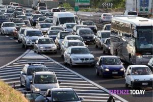 Incidente in autostrada, traffico paralizzato: 8 chilometri di coda