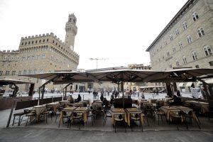 Forza Italia contro lo smantellamento dei dehors: “Danno enorme per i locali”