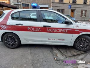 Donna in prognosi riservata dopo essere stata investita, la polizia municipale rintraccia pirata della strada