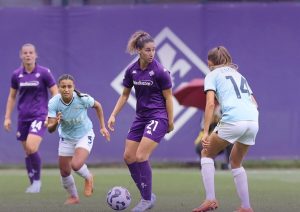 Fiorentina Femminile, Bonfantini nel finale regala i tre punti: con la Lazio finisce 3-2