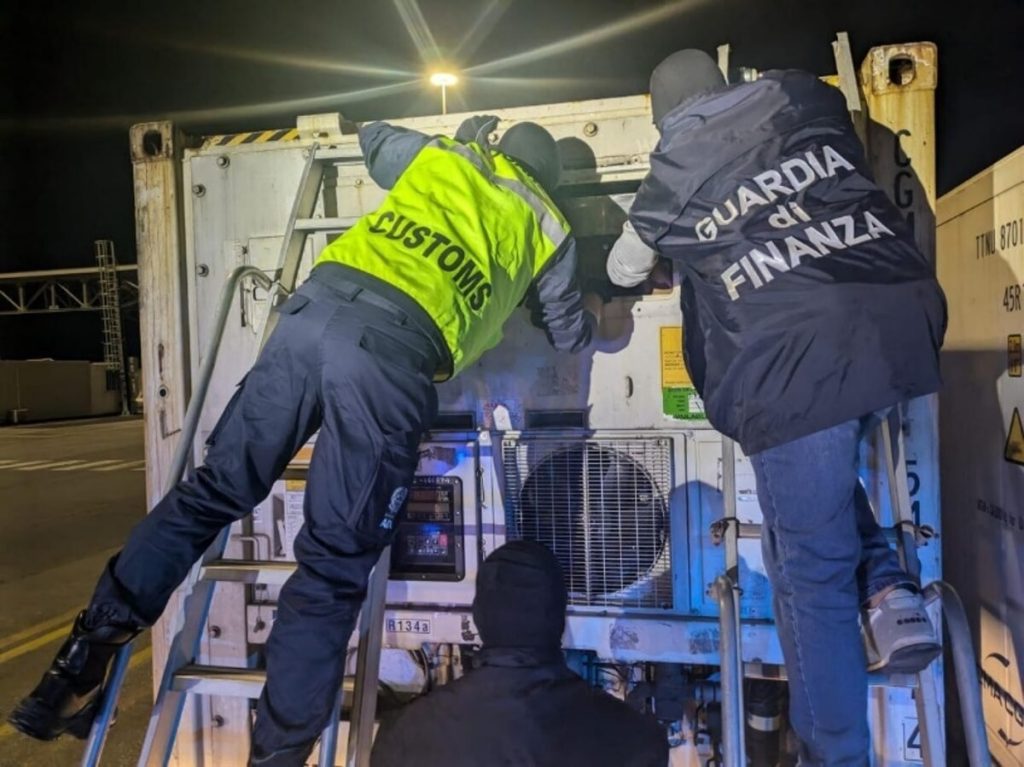 Cocaina: sequestrati 40 chili, sul mercato dello spaccio potevano valere diversi milioni / FOTO